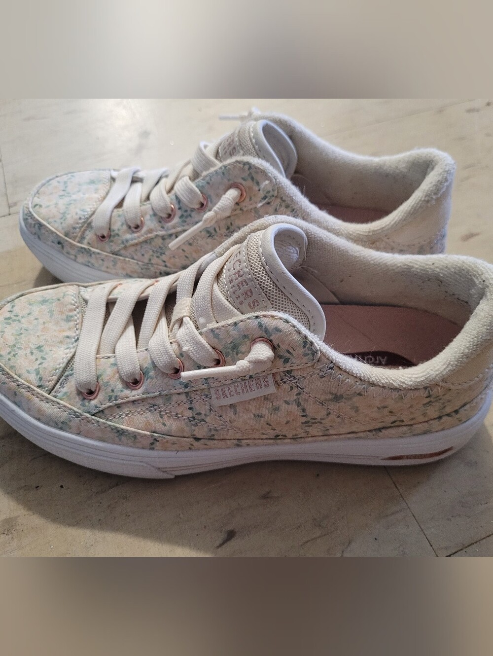 Skechers Women’s Cream Floral Low-Top Sneakers